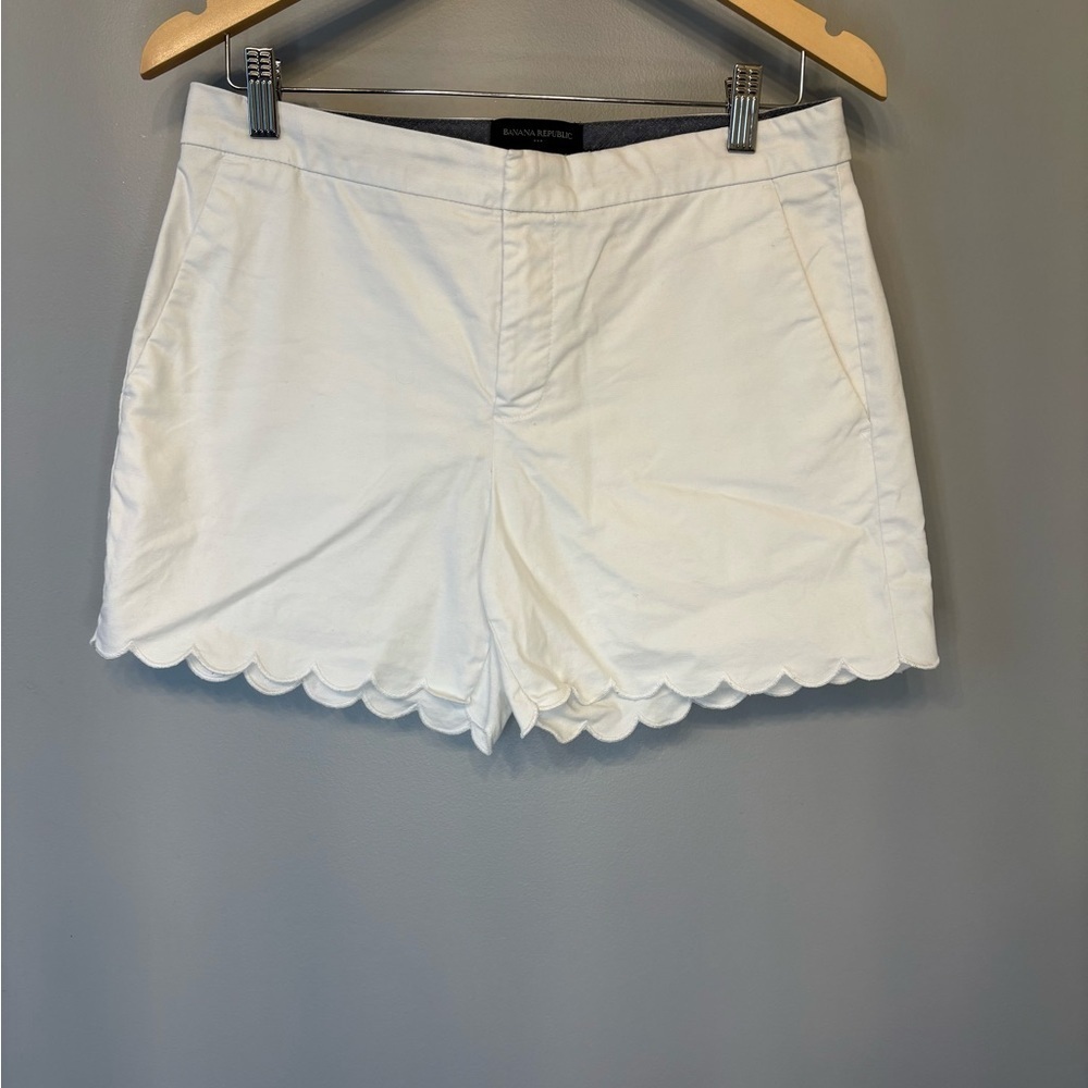 Banana Republic Cream Scalloped High Waist Shorts size 4